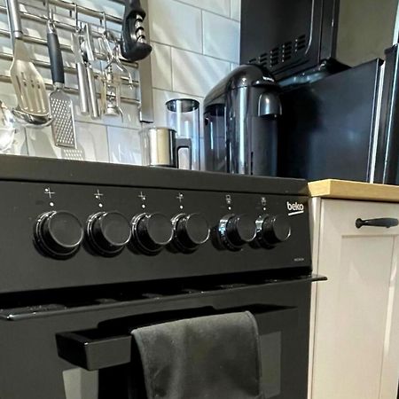 Stunning Luxury Apartment In Central Лимингтон Экстерьер фото